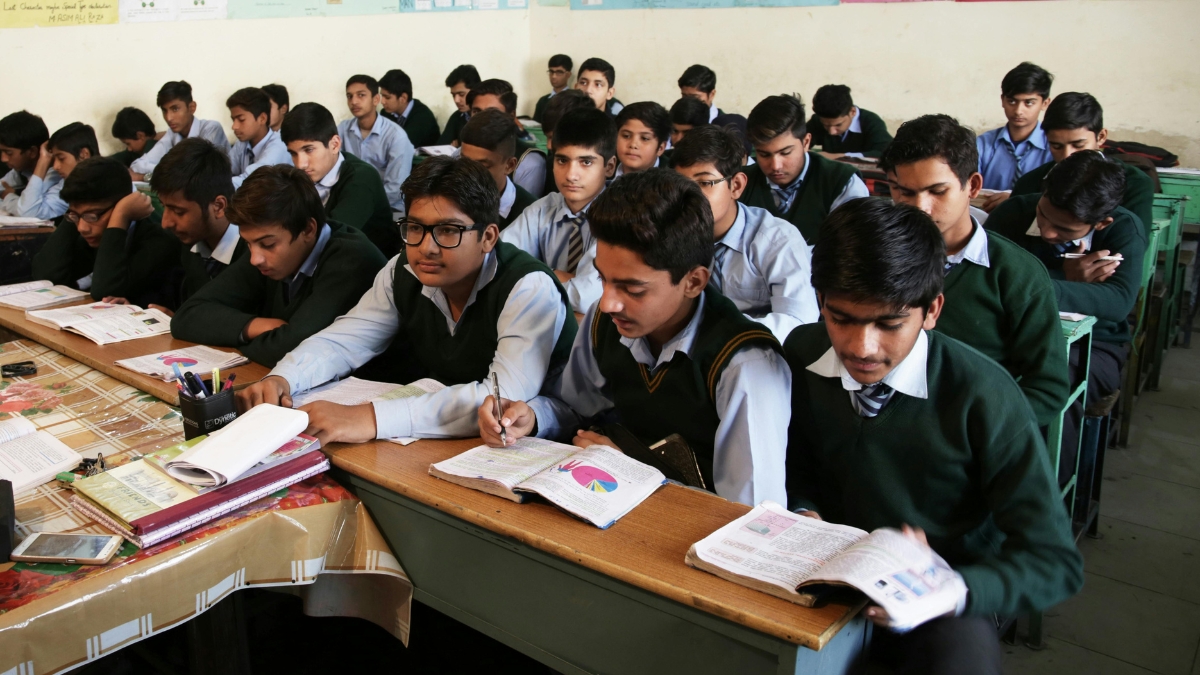 राजस्थान बोर्ड का बड़ा फैसला: 2026-27 से कक्षा 10वीं-12वीं के एग्जाम होंगे साल में दो बार, जाने पूरी अपडेट